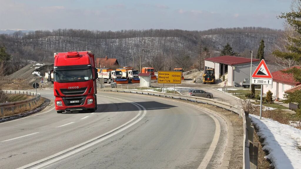 A truck drives up a steep climb towards Mountain Rudnik on the Ibar Highway, Serbia. Photo by BrankaVV/Wikipedia Commons