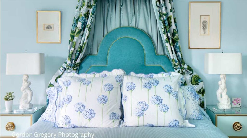 Designers Say You Should Never Ditch a Headboard
