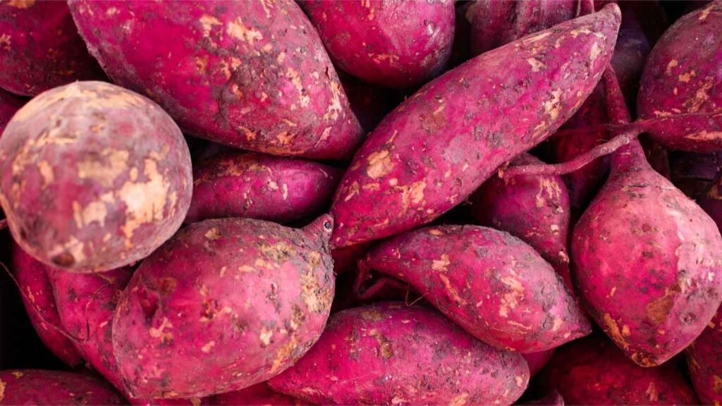 a pile of red potatoes